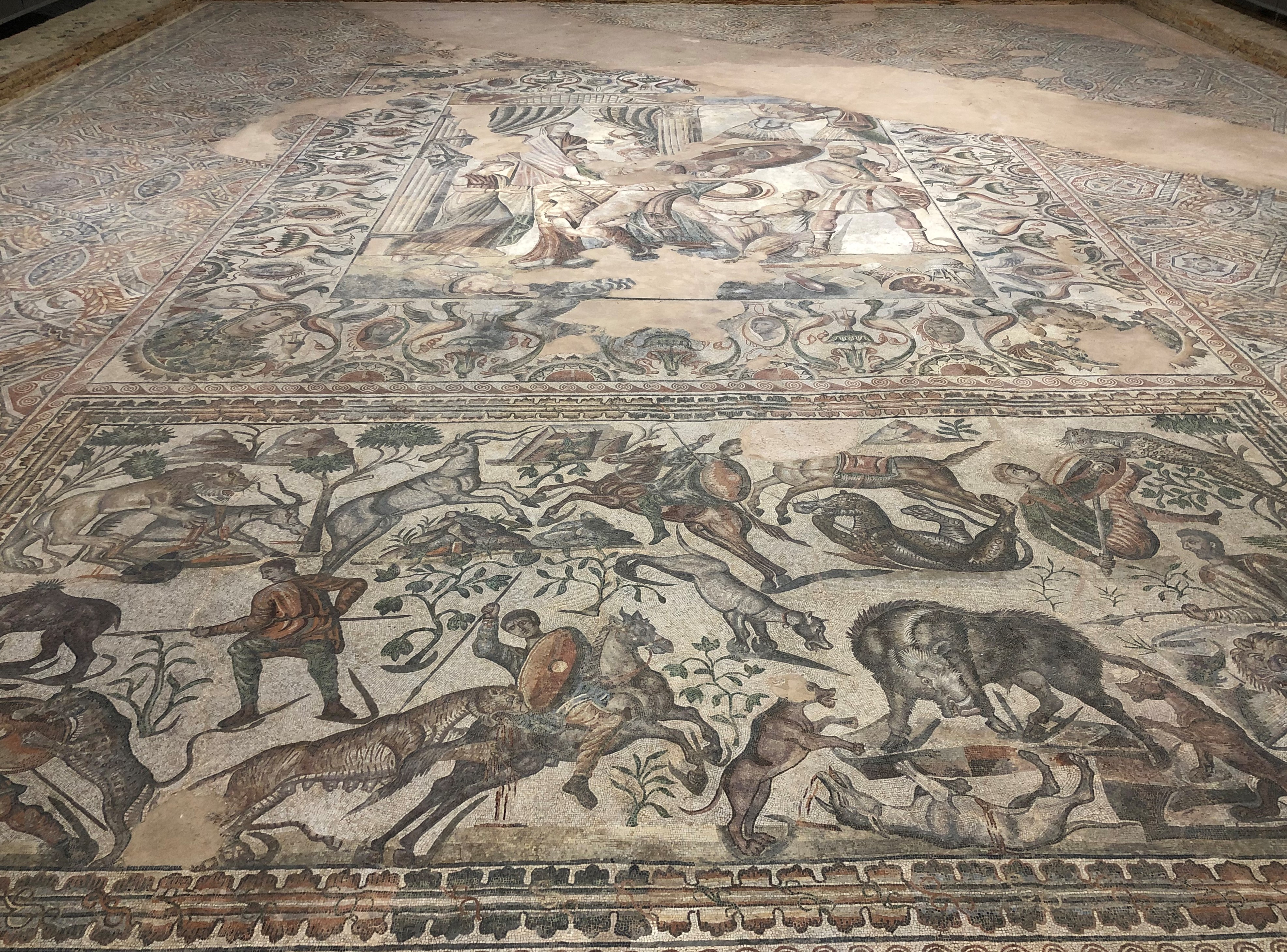 Imagen del mosaico principal de la Olmeda con la nueva iluminación