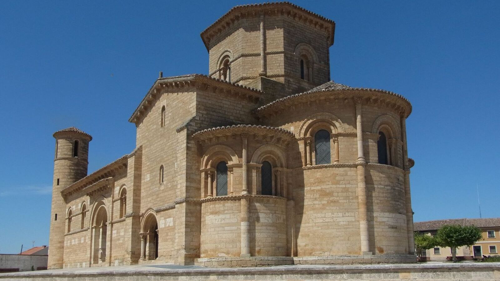 Exterior de la iglesia de San Martín de Tours en Frómista