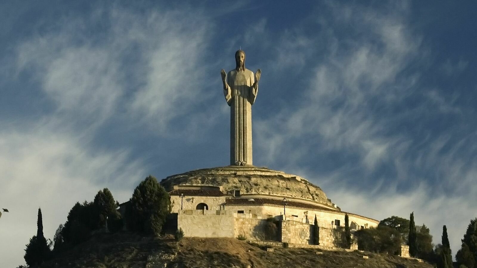 Vista general del Cristo del Otero en Palencia