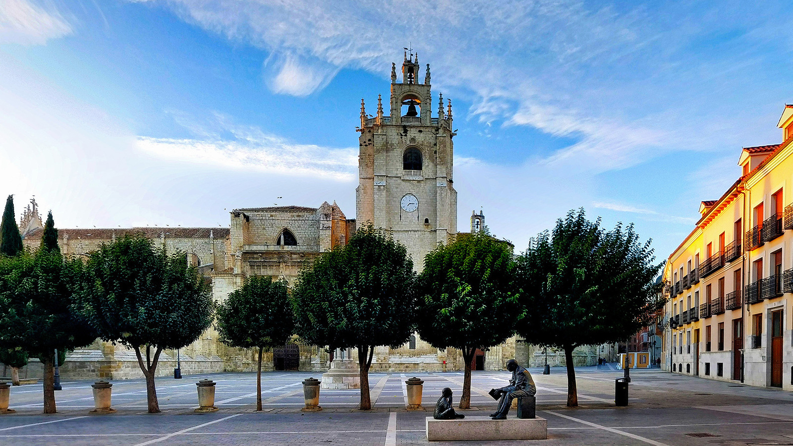Vista exterior de la catedral de San Antolín en Palencia