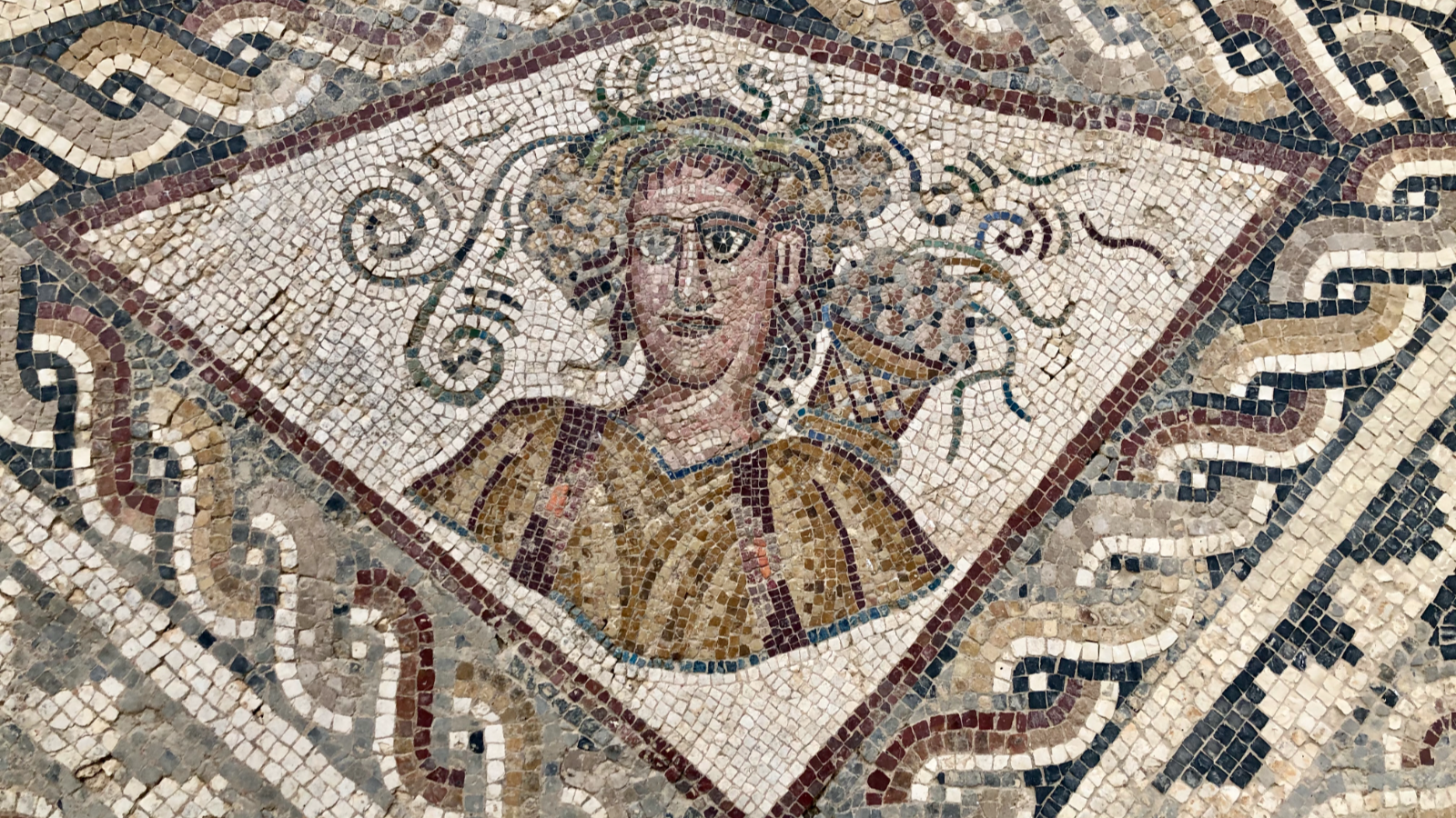 Detalle del mosaico de las estaciones de la Tejada. El otoño.