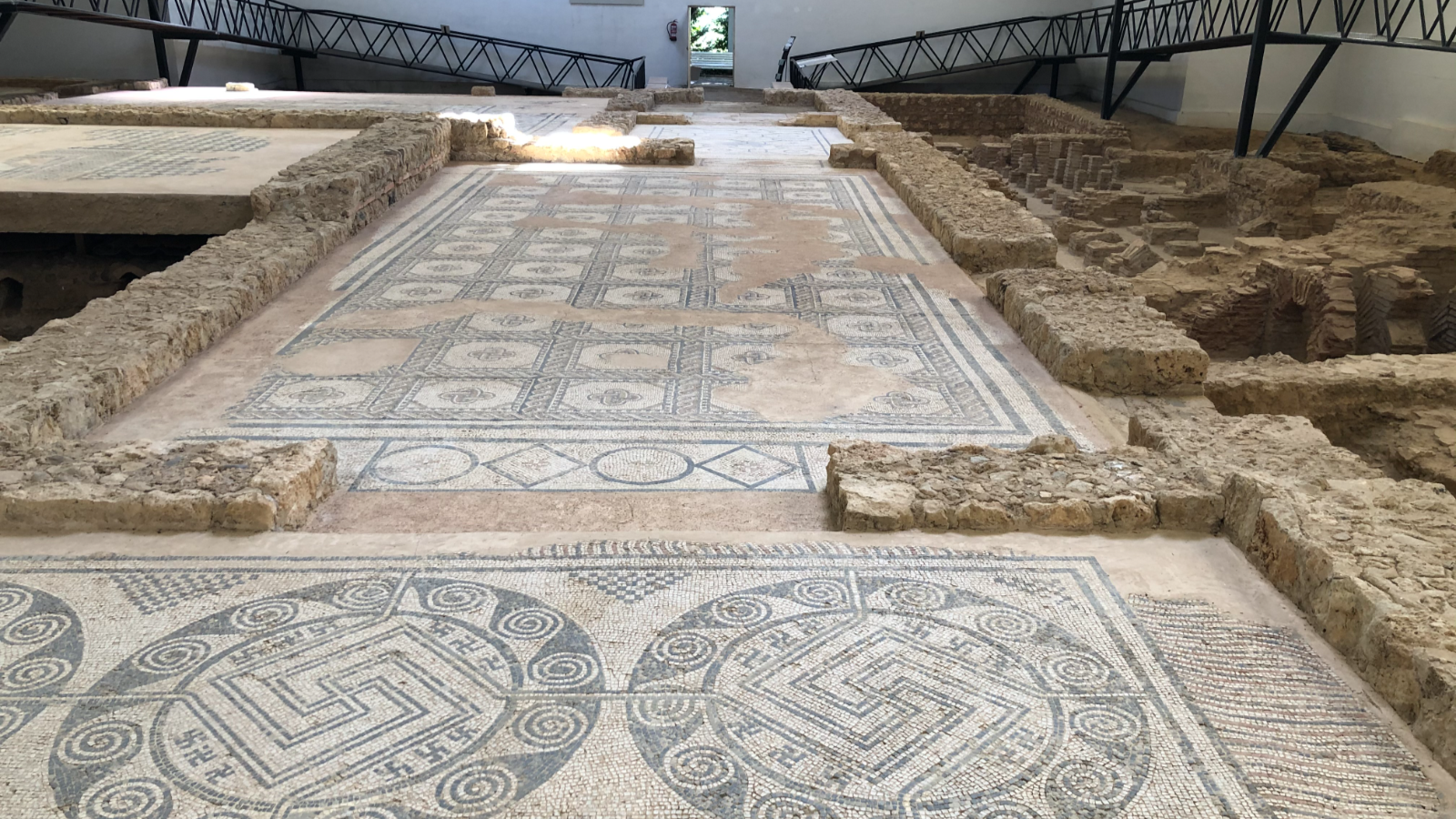 vista general del conjunto arqueológico de Tejada