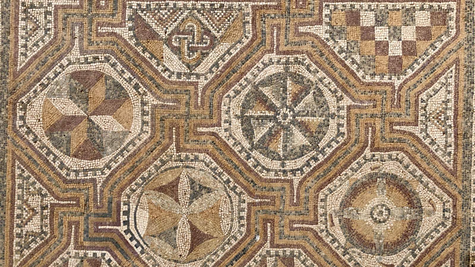 Detalle de mosaico geométrico