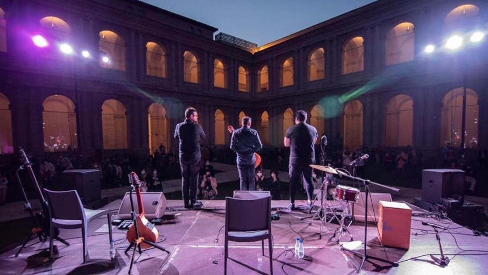 noche de los museos en la villa romana la olmeda concierto de raul olivar flamenco trío diario de seis cuerdas