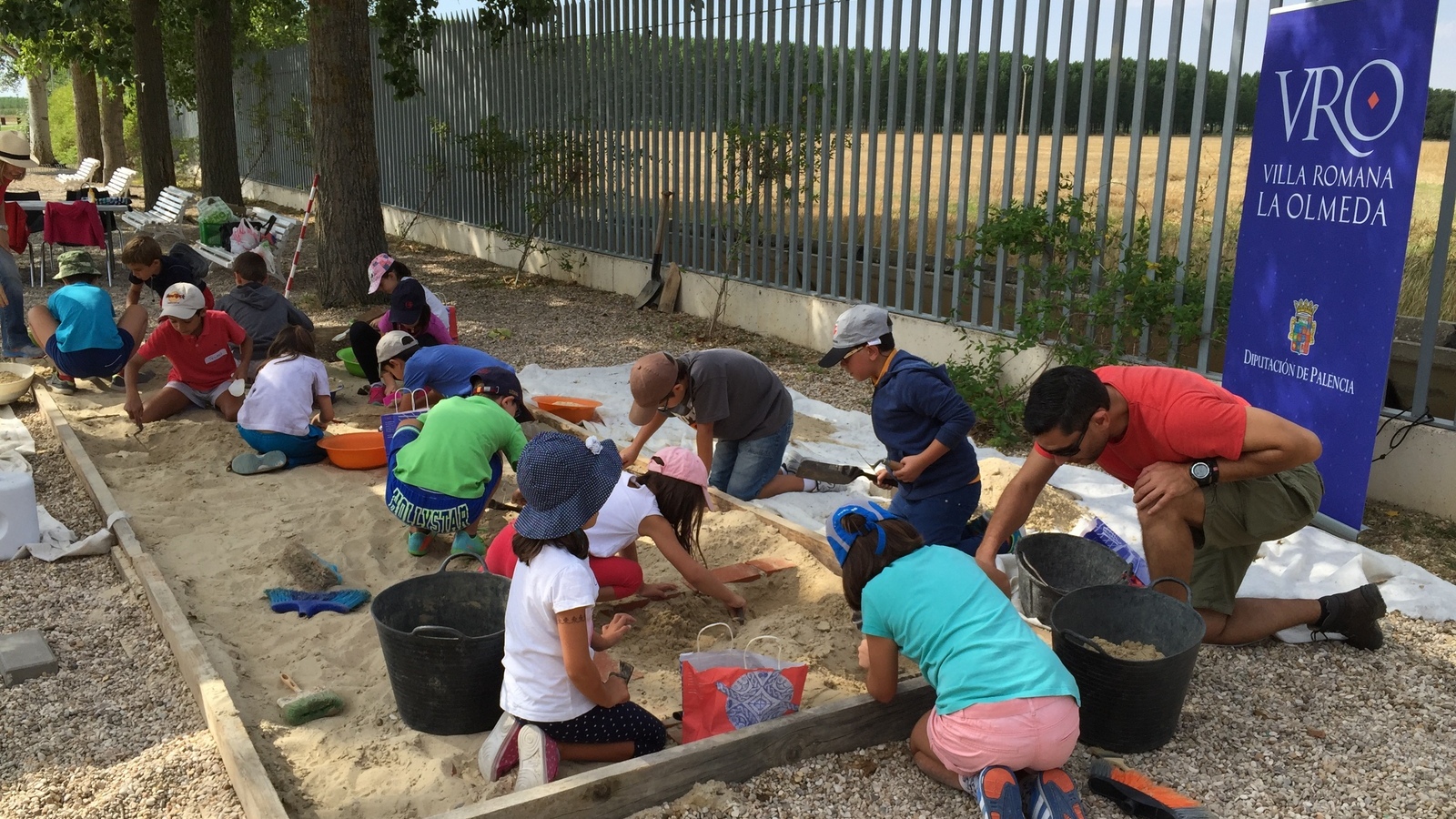 taller de pequeños arqueólogos en la villa romana la olmeda