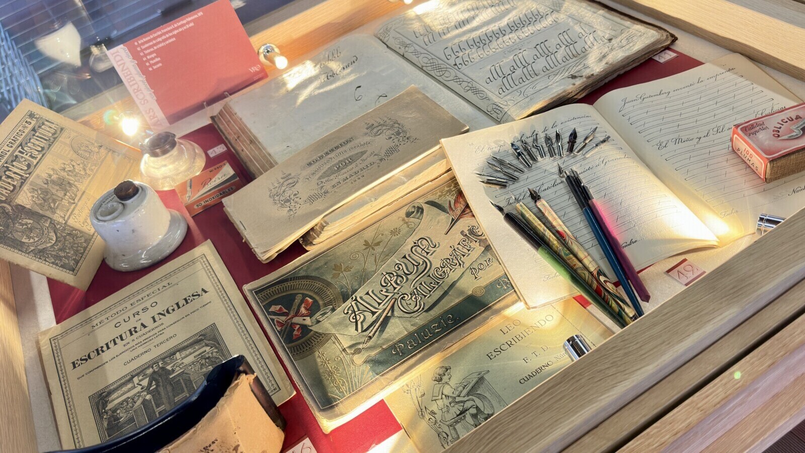 Exposición | 'Ars Scribendi. Con pincel, pluma y cincel'