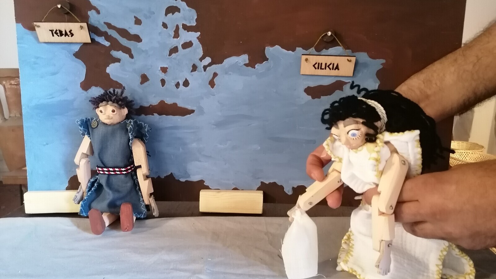 teatro infantil y juvenil de títeres romanos en la villa romana la olmeda el 18 de agosto grandes espectáculos romanos con sexto mario y los mitos del rapto de europa y el regreso a ítaca de ulises