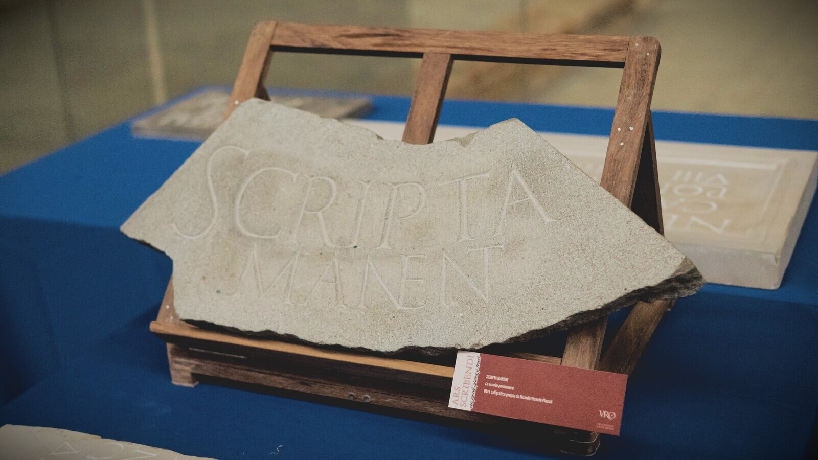 exposición de caligrafía antigua ars scribendi en la villa romana la olmeda organizada por la diputación de palencia y ricardo vicente placed hasta el 15 de diciembre