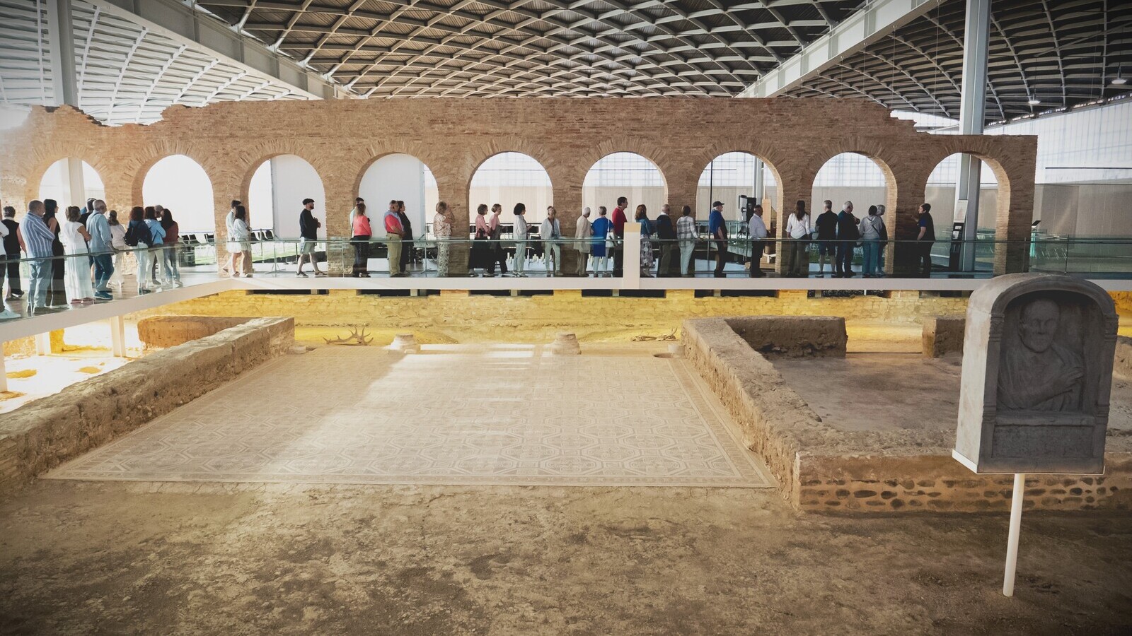 la olmeda nocturna con visitas guiadas conciertos y degustación de productos de la gastronomía palentina en la villa romana la olmeda en agosto