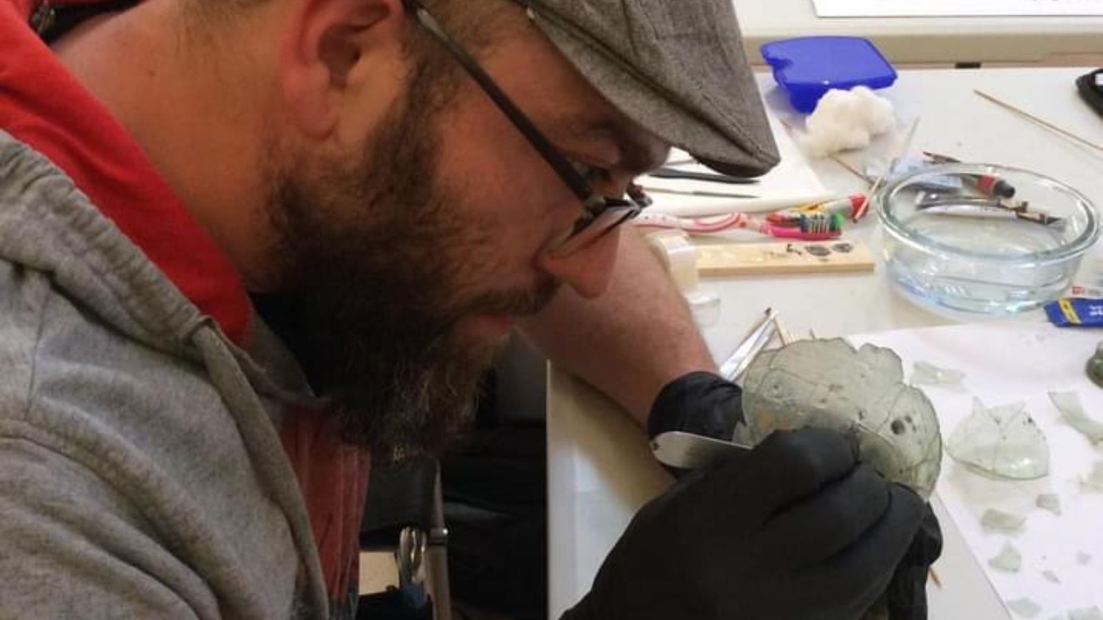 Taller de restauración y conservación de objetos arqueológicos: vidrio | AuLA OLMEDA