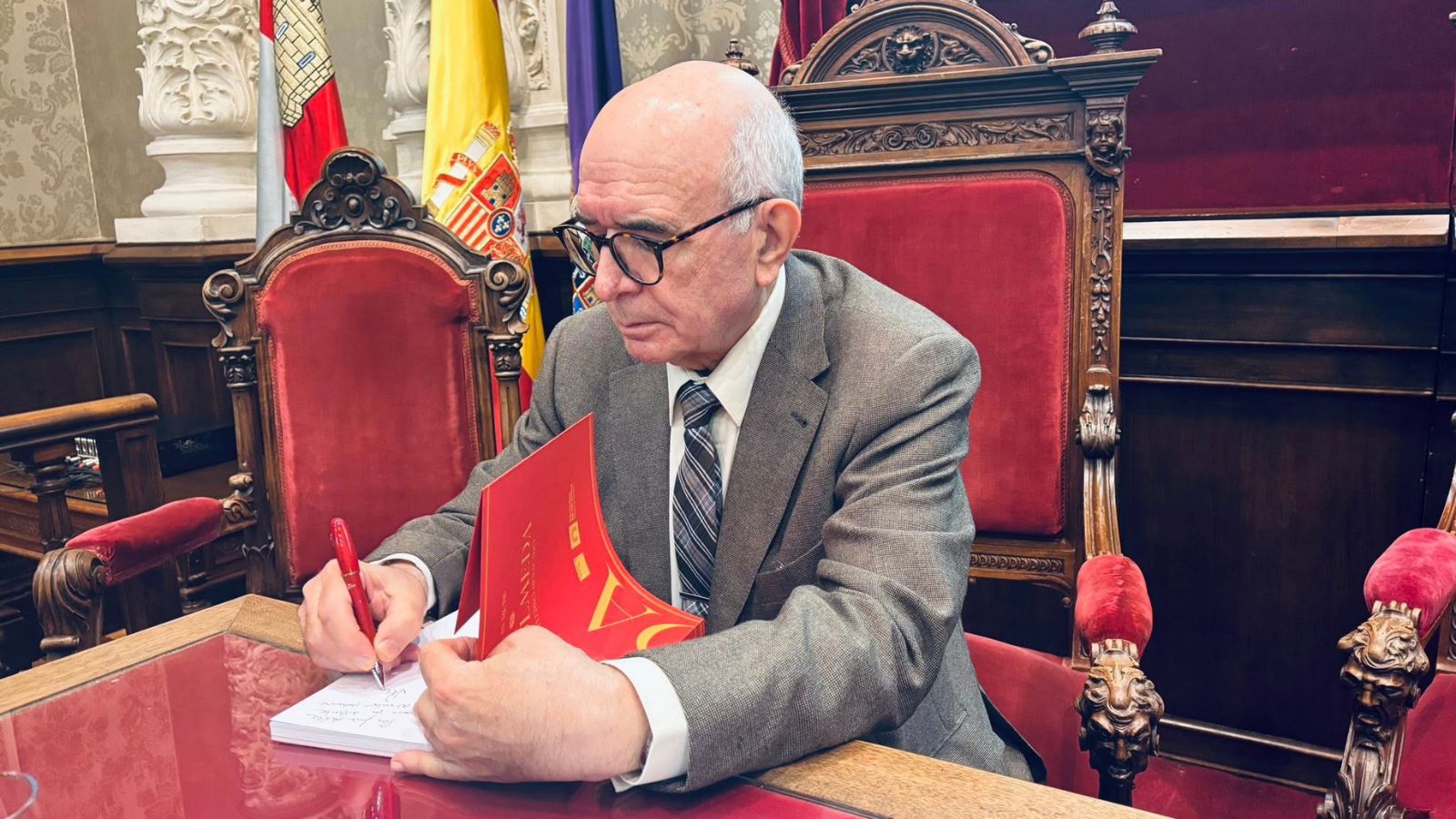 la diputación de palencia presentó ayer una nueva publicación sobre la villa romana la olmeda: 'la Olmeda. Un Universo Renacido'