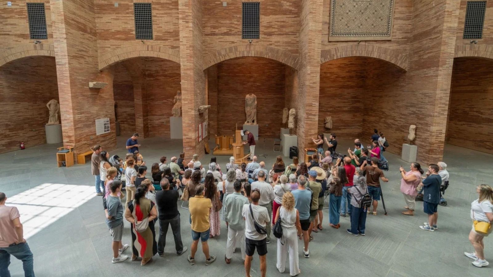 La música de la antigua Roma vuelve a sonar en Mérida gracias al 'hydraulis' de La Olmeda.
