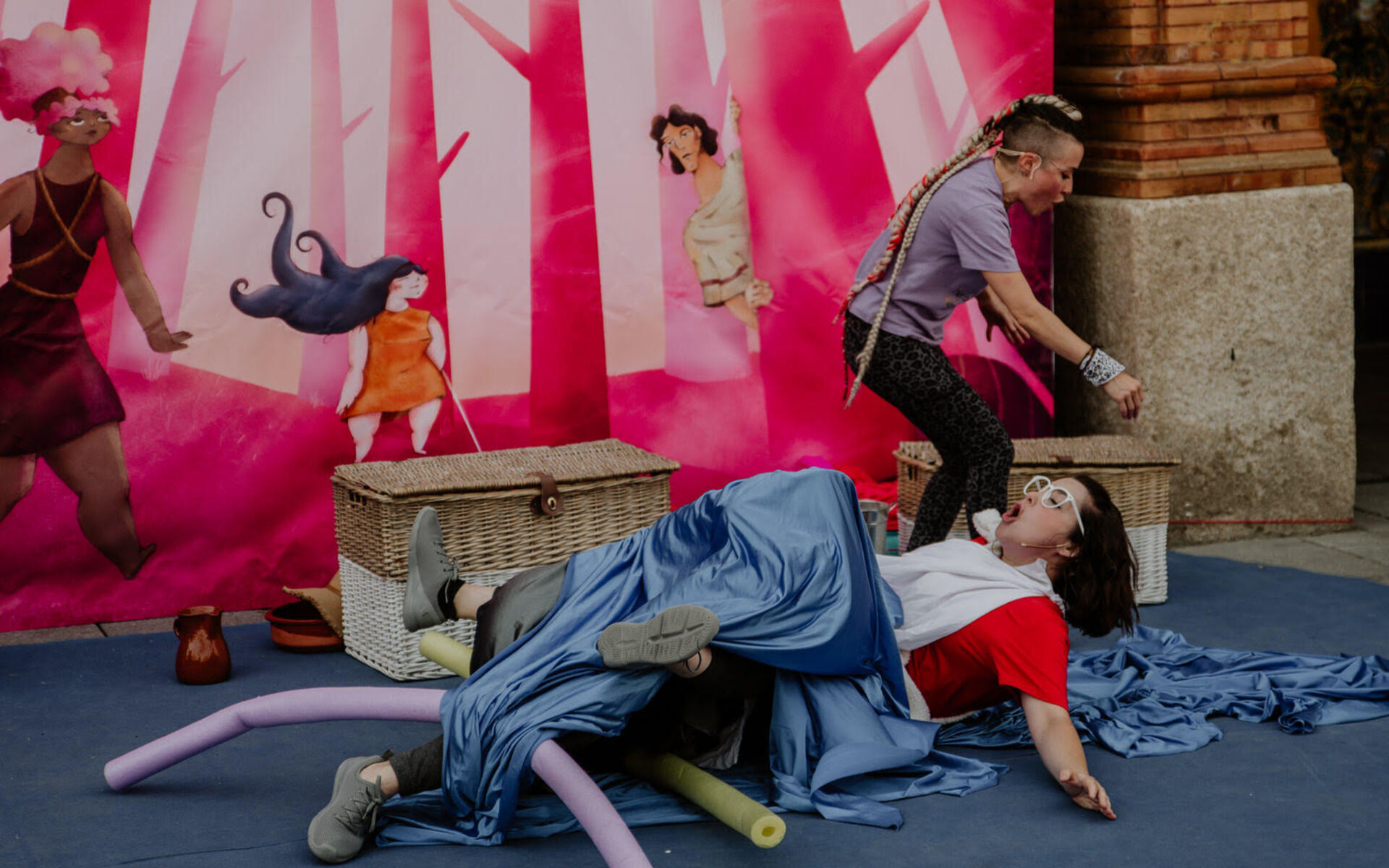 teatro de calle "héroes y heroínas" en la villa romana la olmeda el 26 de agosto a las 11:30 horas