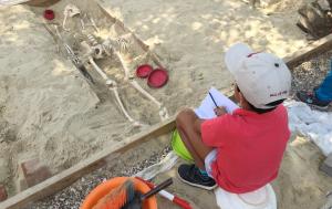 talleres infantiles de iniciación a la arqueología en la villa romana la olmeda durante el verano