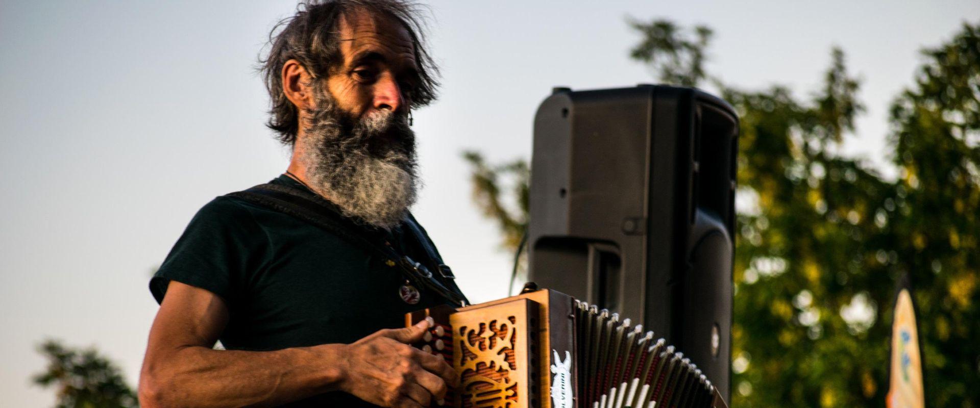 Concierto didáctico infantil y familiar de Neønymus | Arqueomúsica en la villa romana la olmeda el 9 de agosto de 2025