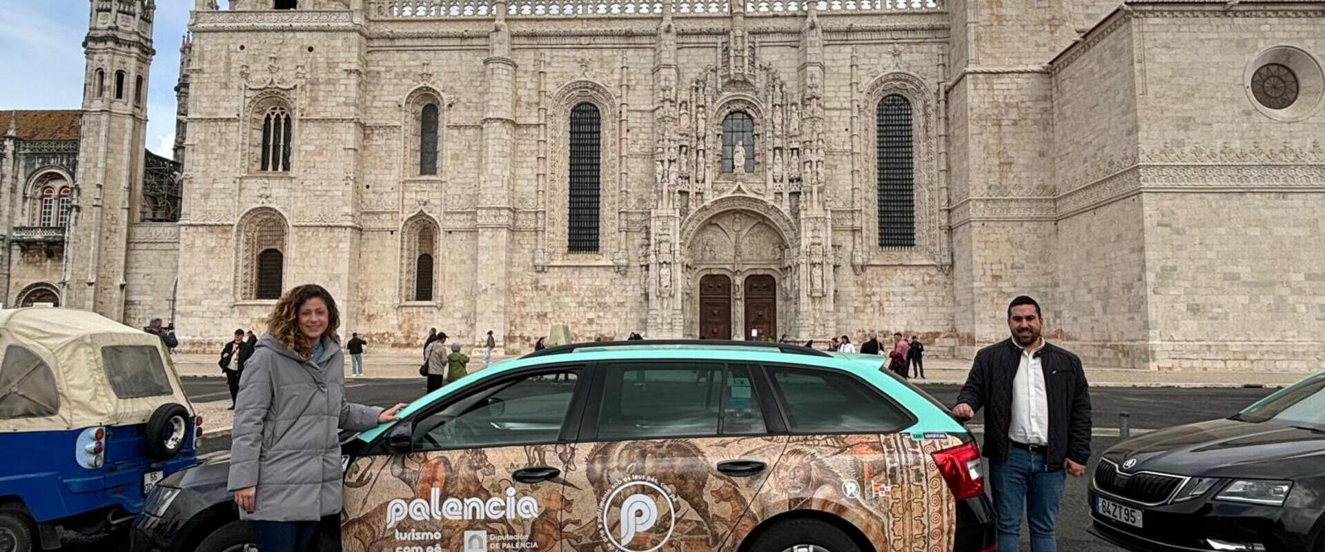 Doce taxis vinilados con el mosaico de La Olmeda recorrerán Lisboa para promocionar Palencia.