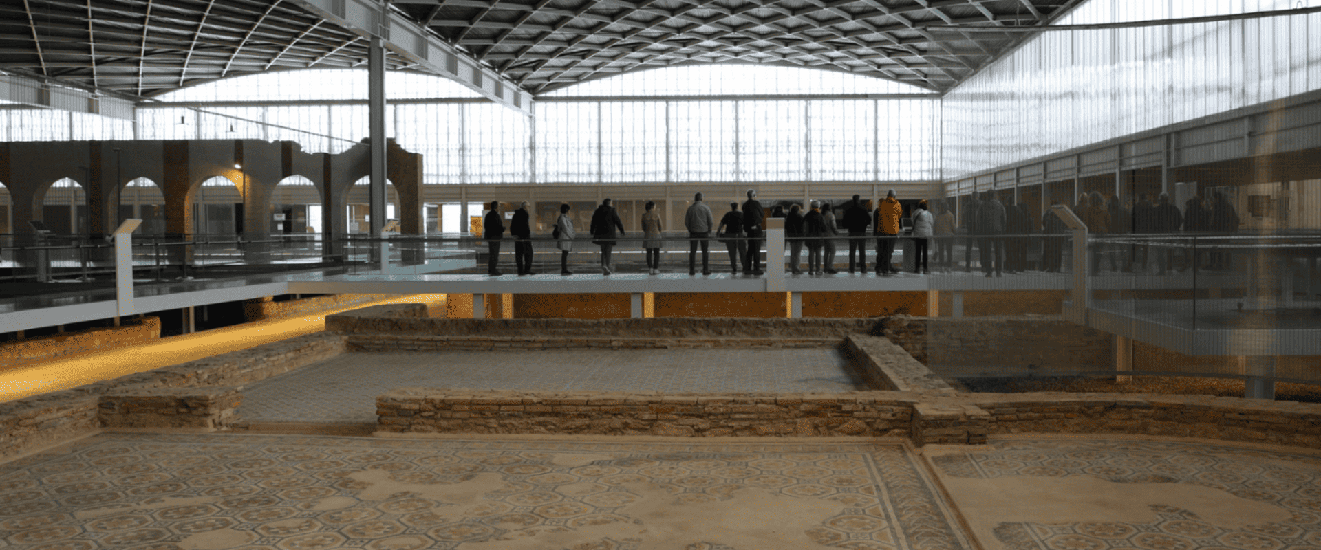 Comienza mayo en La Olmeda con un puente festivo y la exposición 'VITRUM'